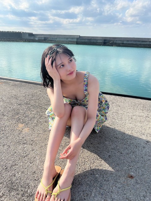 かすみ草とステラ 小柴美羽写真集『真夏の美羽に恋をして』