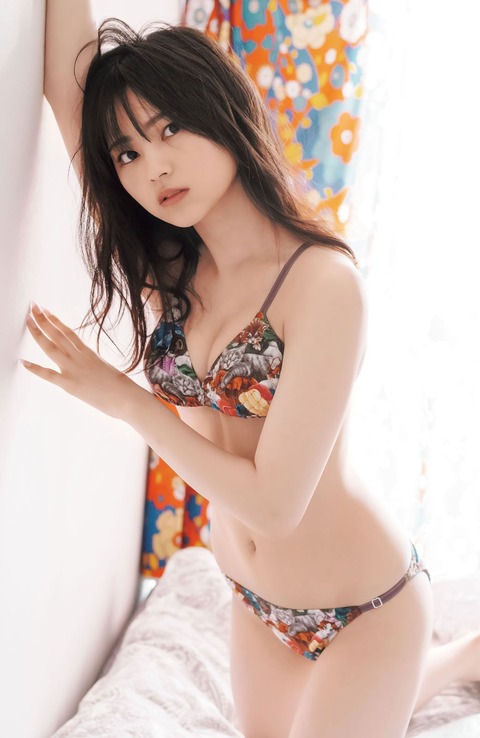 #ババババンビ宇咲ヤンジャン水着グラビア