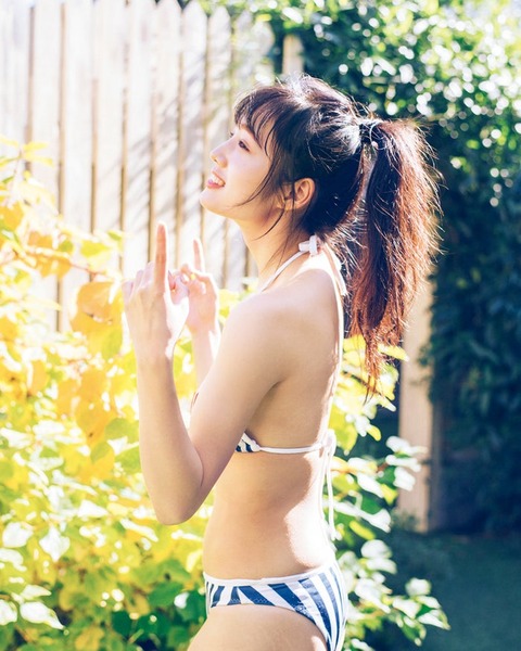 安藤咲桜カップサイズ水着グラビア
