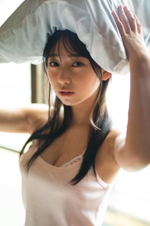 本間菜穂週プレ水着グラビア画像