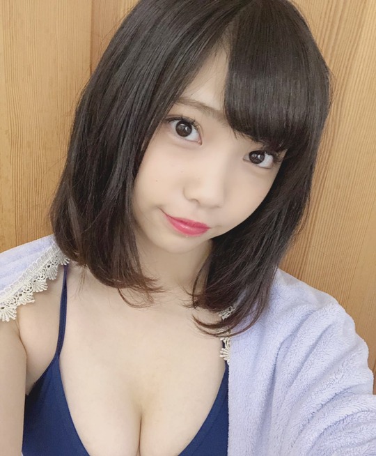SKE48仲村和泉の水着グラビア
