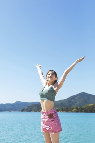 吉岡里帆水着グラビア＠写真集「日日」