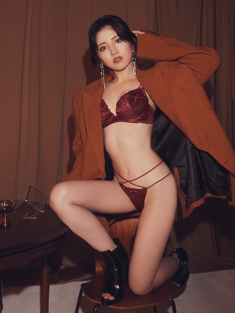 AKB48柏木由紀、村山彩希、下尾みう「RAVIJOUR」バレンタイン下着ビジュアル