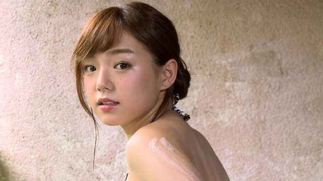 Gカップ篠崎愛の最新水着グラビアDVD「Reality」