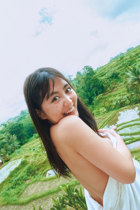 福井梨莉華1st写真集「あいの道しるべ」ノーブラカット