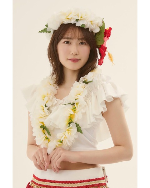 丹生明里へそ出し写真が大反響
