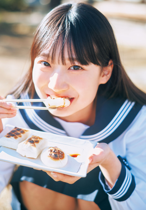 百田汐里ヤンジャン水着グラビア