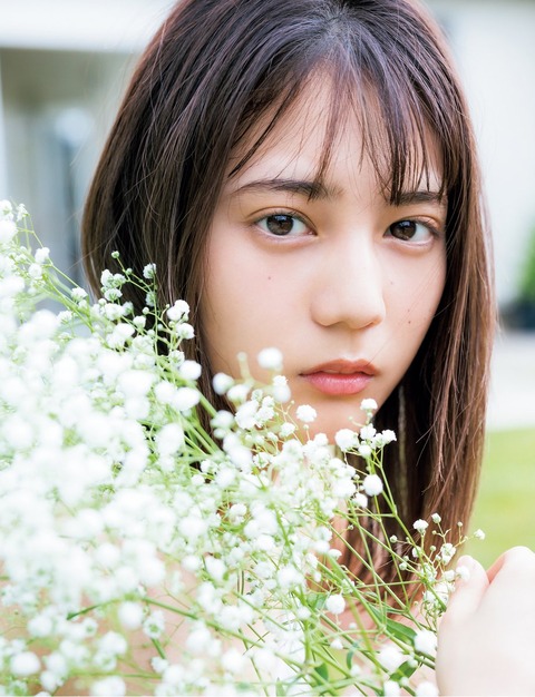 日向坂46小坂菜緒1st水着写真集「君は誰?」