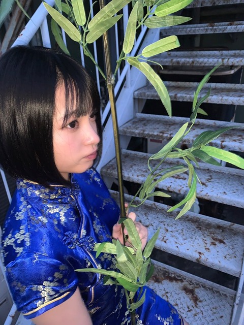 桐原美月ヤンジャン水着グラビア
