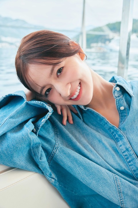 乃木坂46金川紗耶1st写真集『好きのグラデーション』裏表紙4