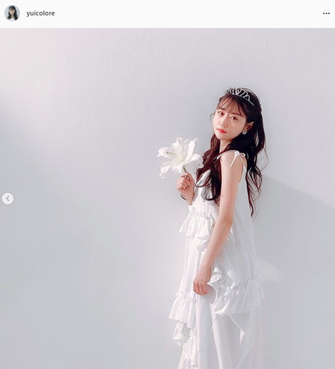 小倉唯水着写真集「Yui colore…」