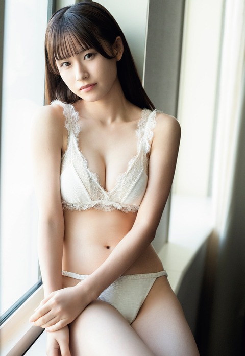 SKE48熊崎晴香と佐藤佳穂BLT水着グラビア