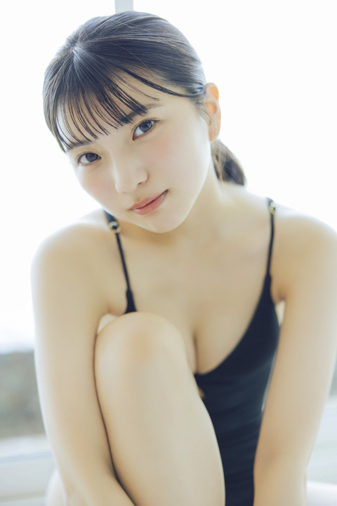 姫野ひなのヤングチャンピオン水着グラビア
