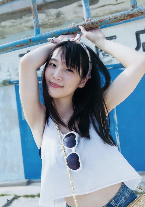 内田真礼ヤンジャン水着グラビア