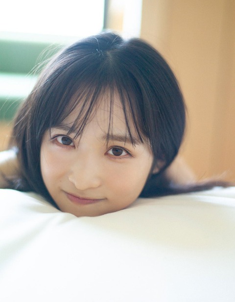 AKB48小栗有以1st水着写真集「君と出逢った日から」
