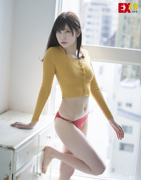 吉田朱里水着グラビア