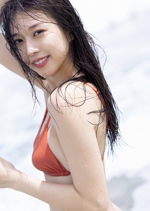 モーニング娘。'25 牧野真莉愛10th水着写真集『Maria 24 tuổi』