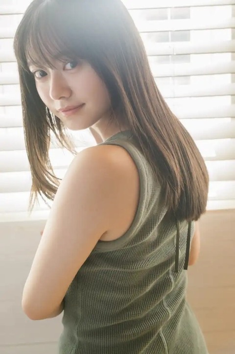 エビ中・仲村悠菜「週刊少年サンデー」グラビア (2)