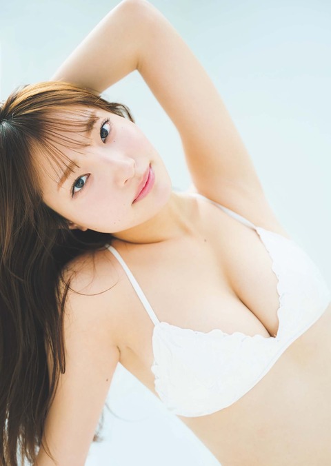 里仲菜月 週刊プレイボーイ 水着グラビア