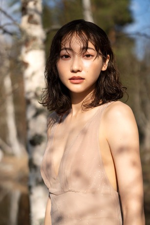 【朗報】水着封印の武田玲奈さん、ちょっとSEXYな写真集の発売決定wwwwwwww芸能活動10周年記念に胸元解禁！！！