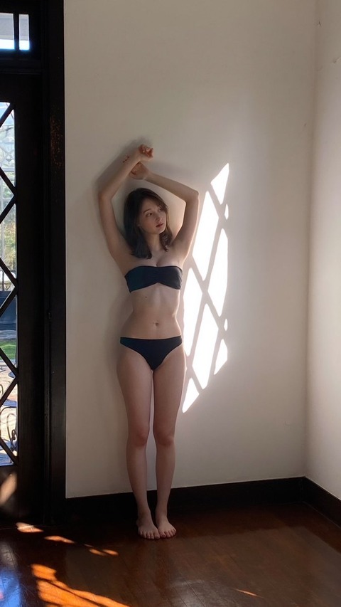 菜那セシル水着グラビア写真集『きまぐれ天使の悪戯』