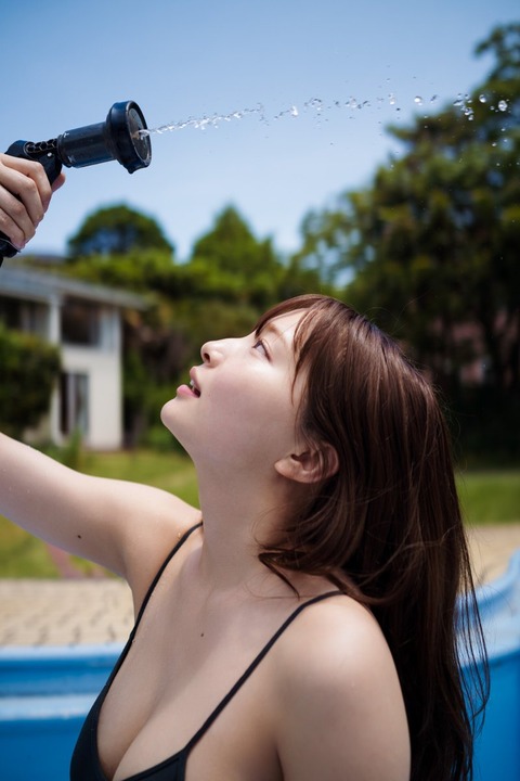 里仲菜月BLT水着グラビア