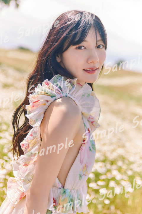 日向坂46 河田陽菜 2nd写真集 『テイクオフ』