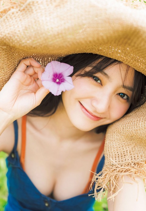 高田里穂ヤンジャン水着グラビア