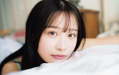 島田菜津美ヤンジャン初水着グラビア (2)