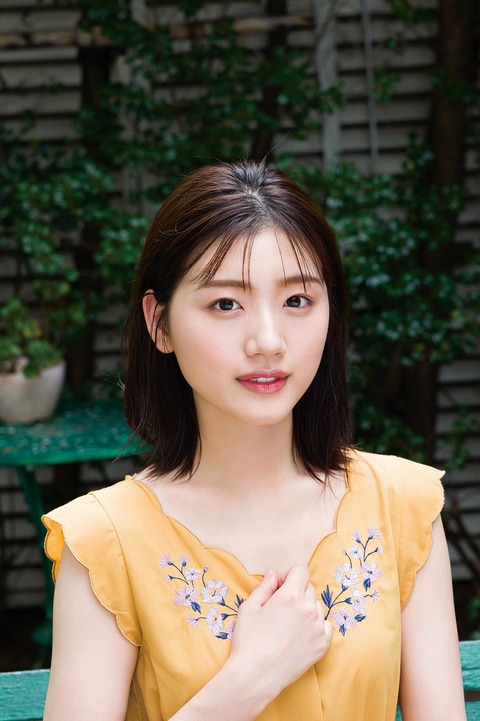 日向坂46佐々木美玲グラビア