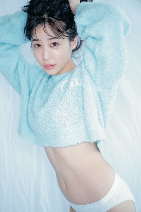 休井美郷1st写真集『Qunきゅん』