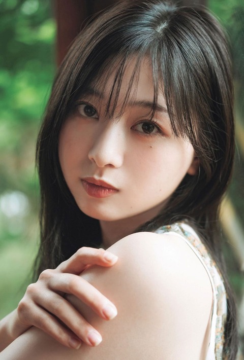 富田鈴花グラビア