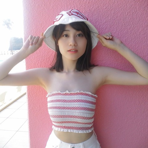 声優の伊藤美来の写真集