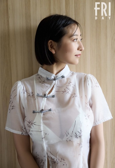 榎原依那1st写真集「Inaism」