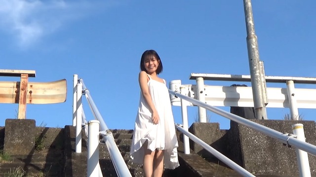 夏芽すずヤンマガ初水着グラビアオフショット (25)