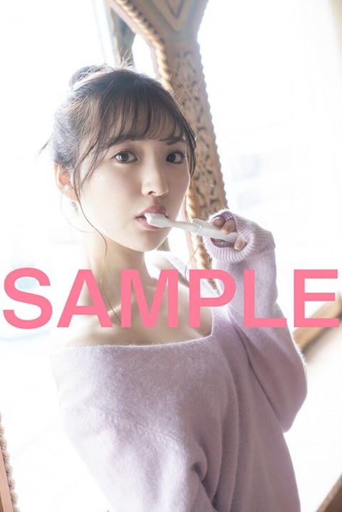 豊田萌絵2nd写真集『moEmotion』下着&水着姿カット
