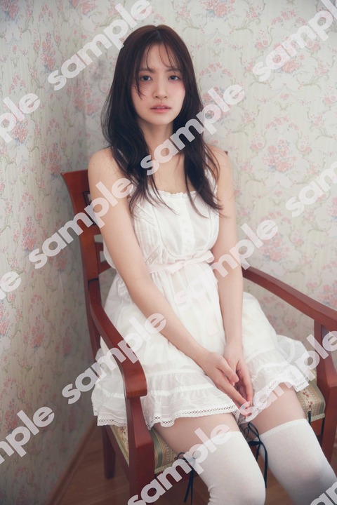 乃木坂46金川紗耶1st写真集