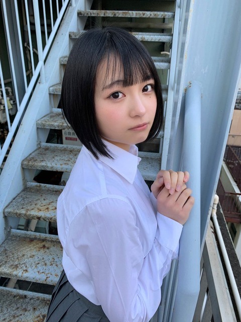 桐原美月ヤンジャン水着グラビア