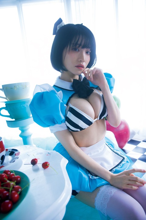 根本凪週プレ水着グラビア