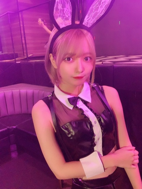 奥ゆい金髪ショートカット
