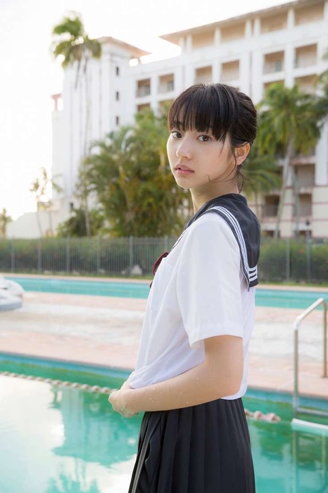 武田玲奈1st水着グラビアDVD「rena」