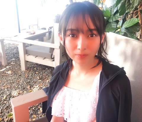 鈴木絢音1st写真集「光の角度」