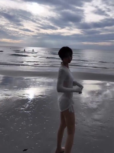 渡邊渚1st写真集『水平線』水着オフショット (2)