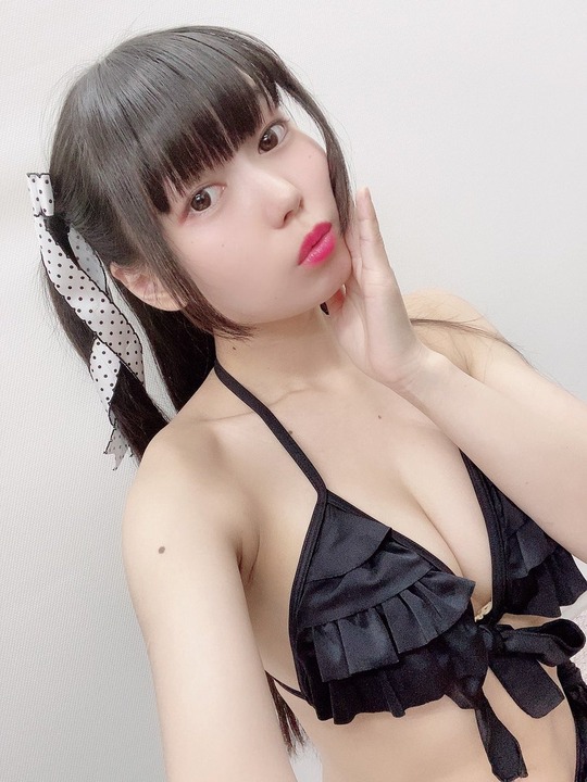 山腰美月Iカップ水着姿