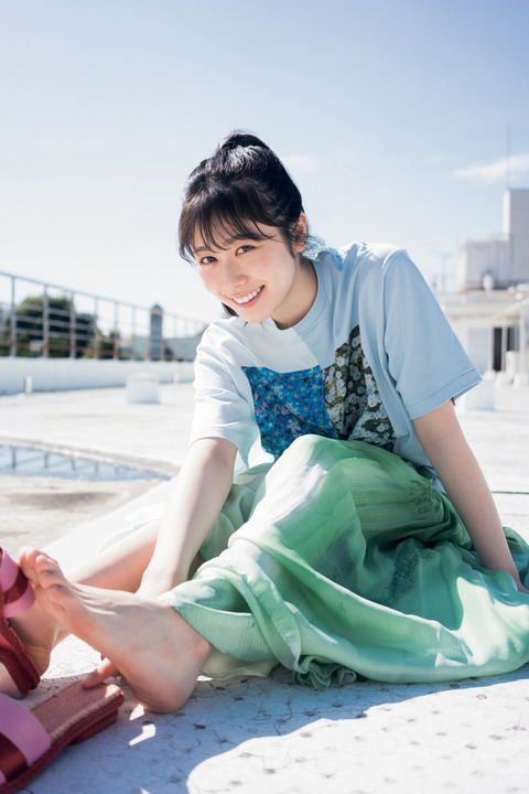 日向坂46丹生明里グラビア