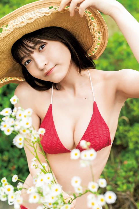 黒嵜菜々子ヤンジャン水着グラビア