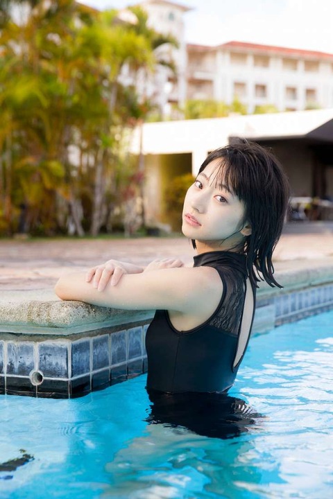 武田玲奈1st水着グラビアDVD「rena」