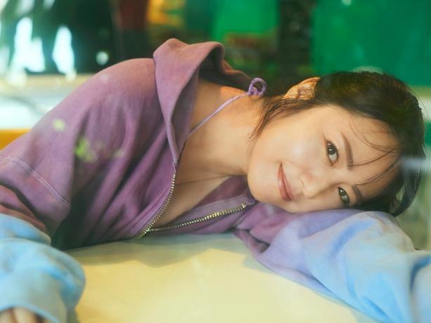 磯山さやかデビュー25周年写真集の水着カット