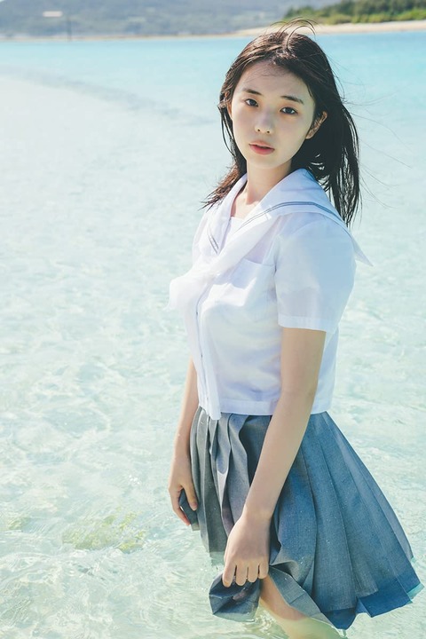 菊地姫奈2nd写真集水着姿カット