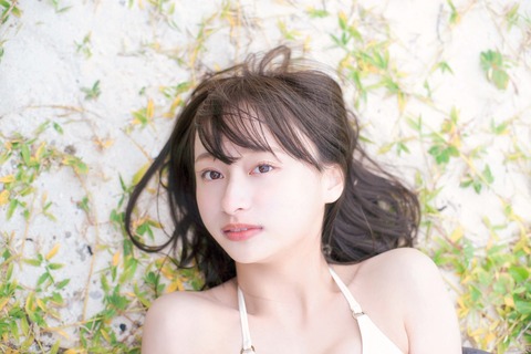 日向坂46影山優佳1st写真集『知らないことだらけ』2